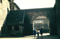 Blick vom Burghof zum ehem. Burgcafé 1956